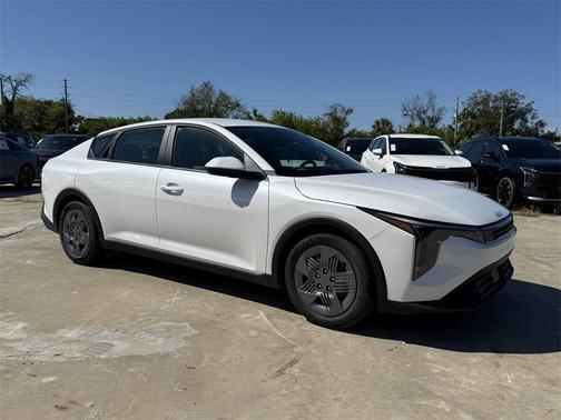 2025 Kia K4 LX