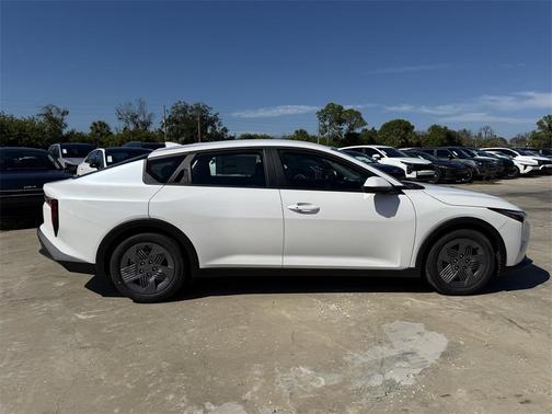 2025 Kia K4 LX