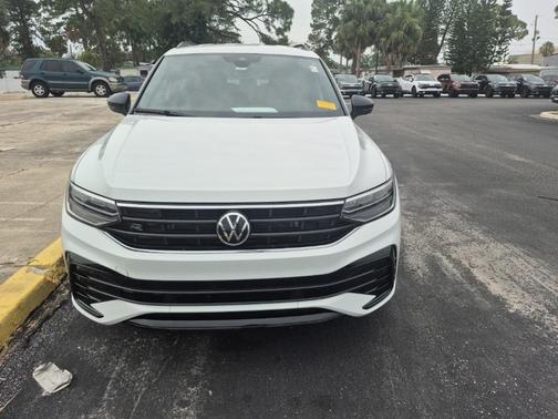 2022 Volkswagen Tiguan 2.0T SE R-Line Black