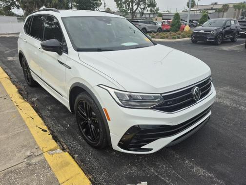 2022 Volkswagen Tiguan 2.0T SE R-Line Black