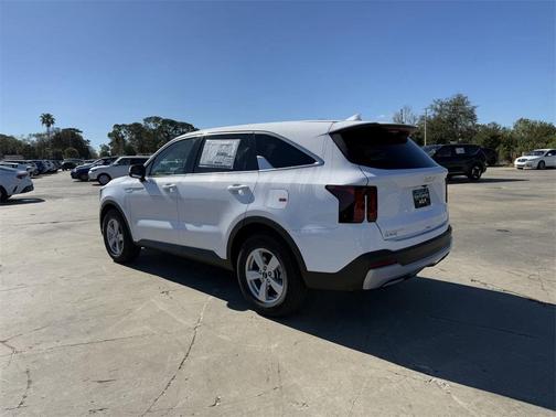 2025 Kia Sorento LX