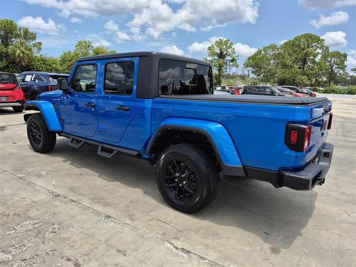 2022 Jeep Gladiator Sport