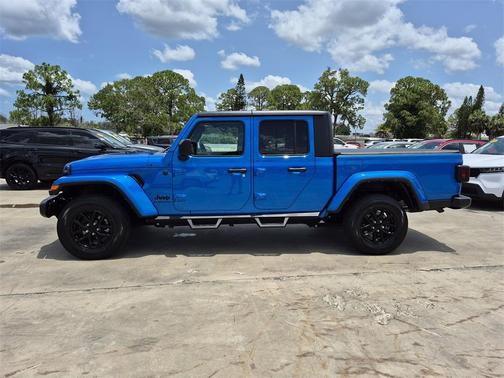 2022 Jeep Gladiator Sport