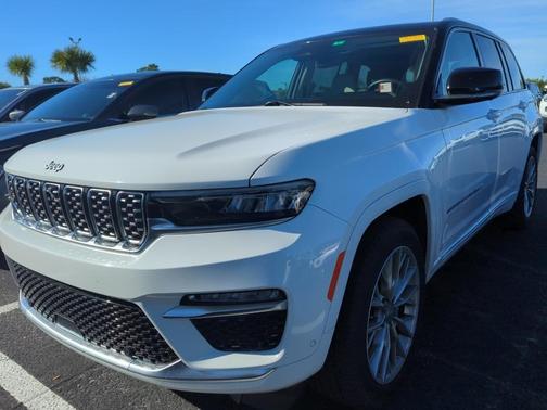 2022 Jeep Grand Cherokee Summit