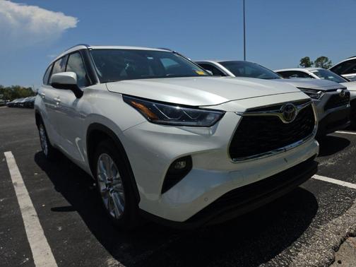 Blizzard Pearl 2021 Toyota Highlander Limited