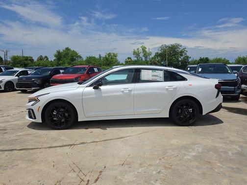 Snow White Pearl 2026 Kia K5 GT-Line
