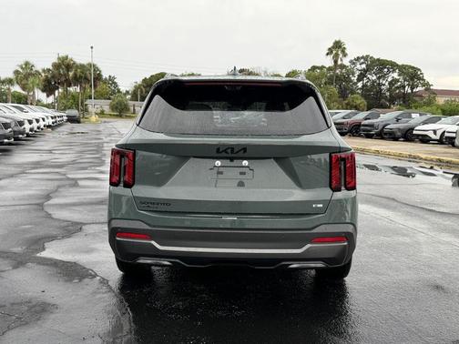 Green 2026 Kia Sorento Plug-In Hybrid X-LINE SX PRESTIGE