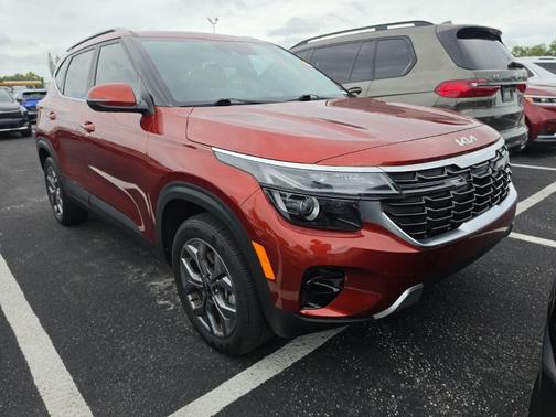 Mars Orange 2024 Kia Seltos S