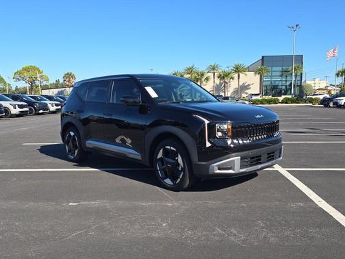 Aurora Black Pearl 2027 Kia Seltos EX