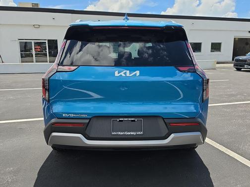Ocean Blue 2026 Kia EV9 Wind
