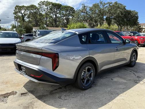 2025 Kia K4 LXS