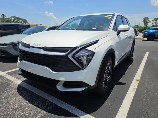 Snow White Pearl 2023 Kia Sportage LX