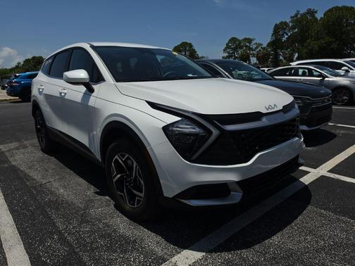 Snow White Pearl 2023 Kia Sportage LX
