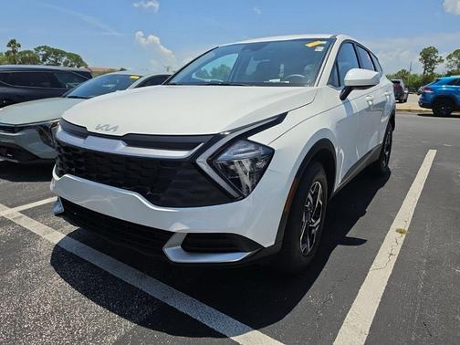 Snow White Pearl 2023 Kia Sportage LX