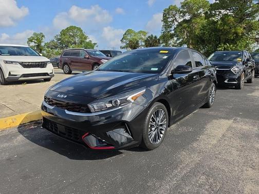 Aurora Black Pearl 2023 Kia Forte GT-Line