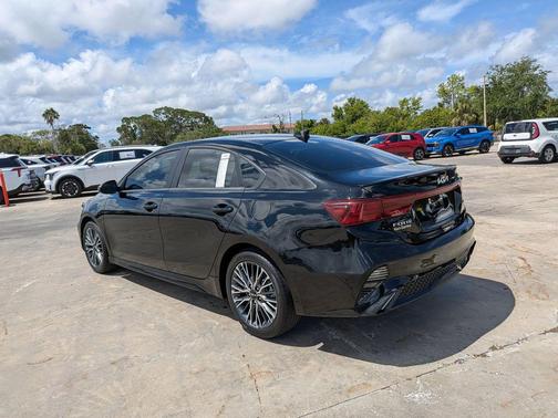 Aurora Black Pearl 2023 Kia Forte GT-Line