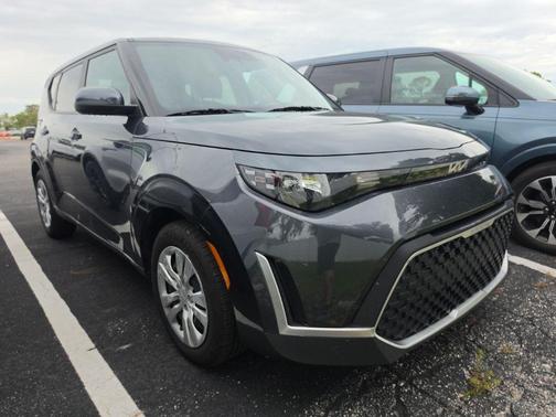 Gravity Gray 2023 Kia Soul LX