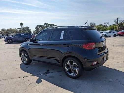 2024 Hyundai VENUE SEL