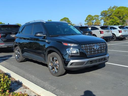 2024 Hyundai VENUE SEL