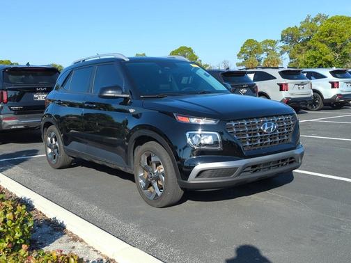 2024 Hyundai VENUE SEL