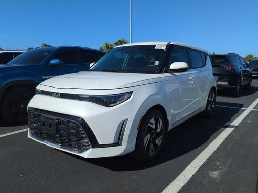 Snow White Pearl 2025 Kia Soul GT-Line 2.0L