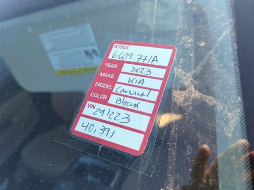 2023 Kia Carnival LX