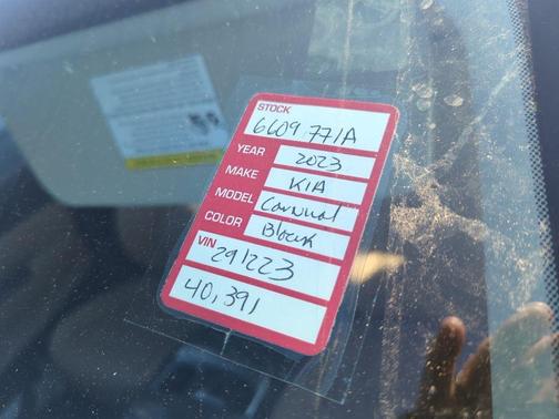 2023 Kia Carnival LX