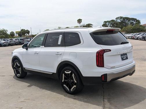 Glacial White Pearl 2025 Kia Telluride S