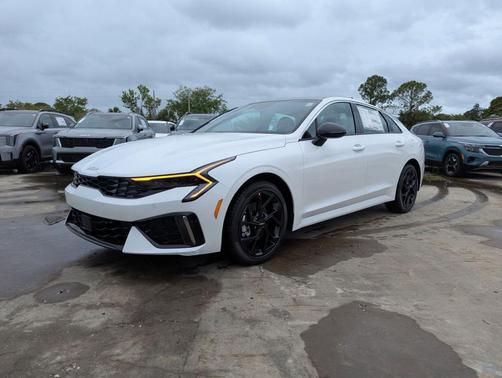 Snow White Pearl 2026 Kia K5 GT-Line