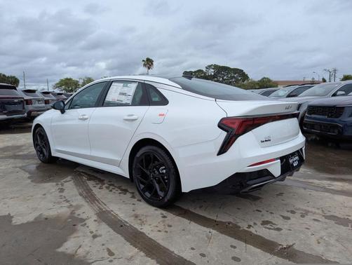 Snow White Pearl 2026 Kia K5 GT-Line