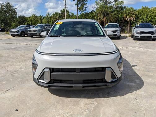 2024 Hyundai KONA SE