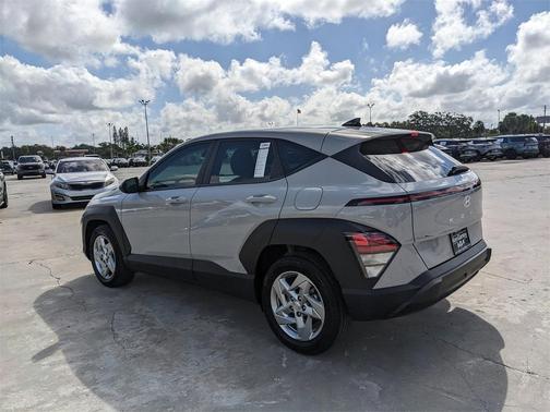 2024 Hyundai KONA SE