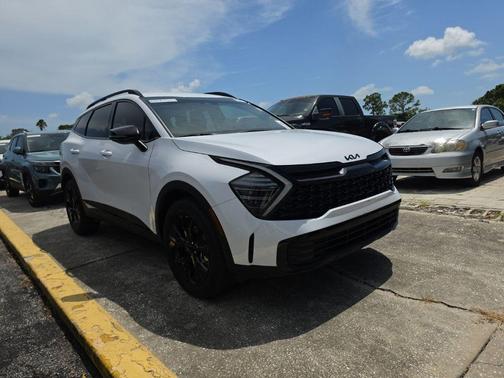 Glacial White Pearl 2025 Kia Sportage X-Line