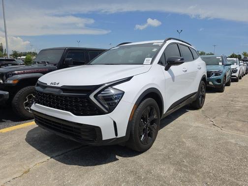 Glacial White Pearl 2025 Kia Sportage X-Line