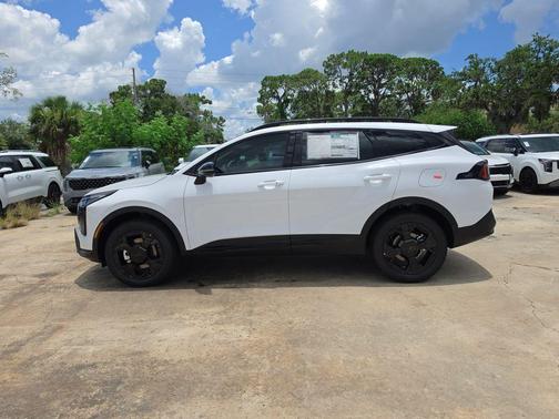 Glacial White Pearl 2026 Kia Sportage X-Line