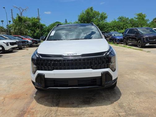 Glacial White Pearl 2026 Kia Sportage X-Line