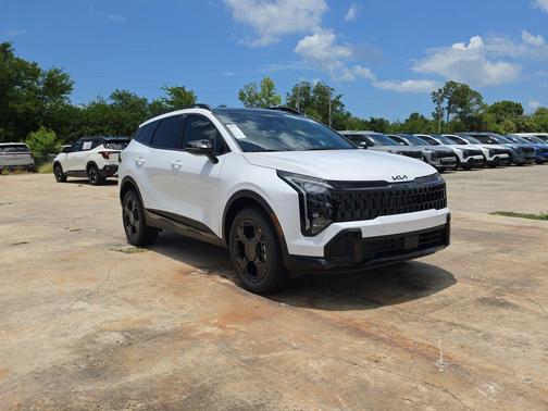 Glacial White Pearl 2026 Kia Sportage X-Line