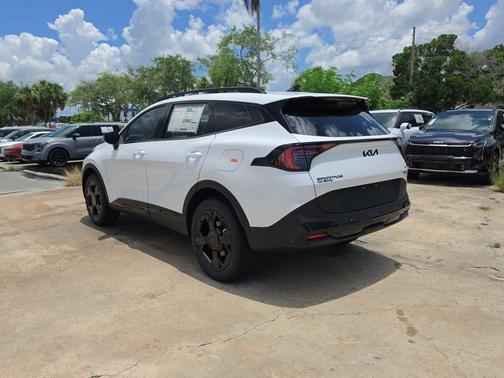 Glacial White Pearl 2026 Kia Sportage X-Line
