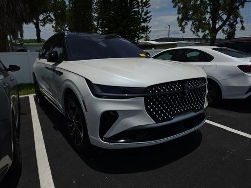 White Platinum Clearcoat Metallic 2025 Lincoln Nautilus Reserve