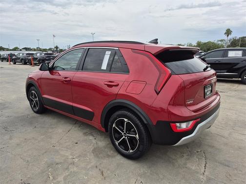 2023 Kia Niro LX