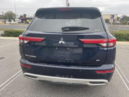 2024 Mitsubishi Outlander SE