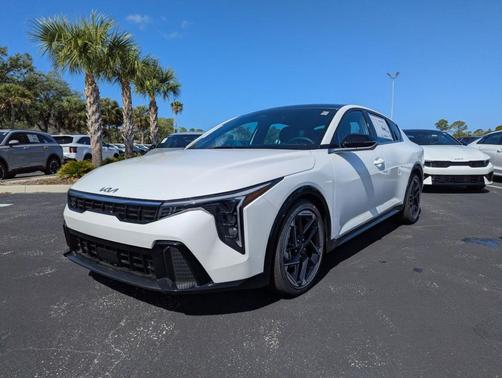 Snow White Pearl 2026 Kia K4 GT-LINE
