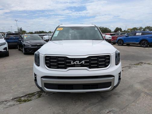 Glacial White Pearl 2023 Kia Telluride S