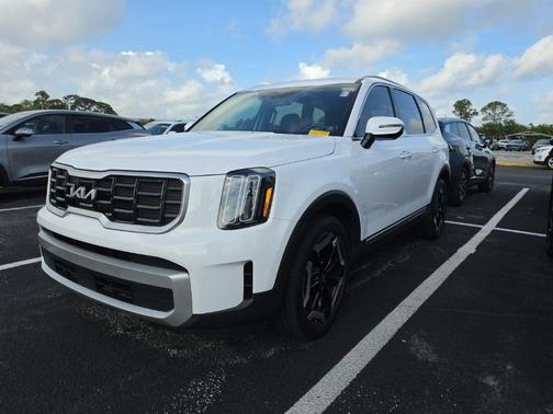 Glacial White Pearl 2023 Kia Telluride S