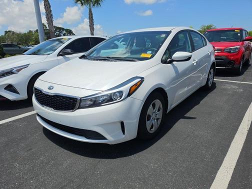 Snow White Pearl 2017 Kia Forte LX