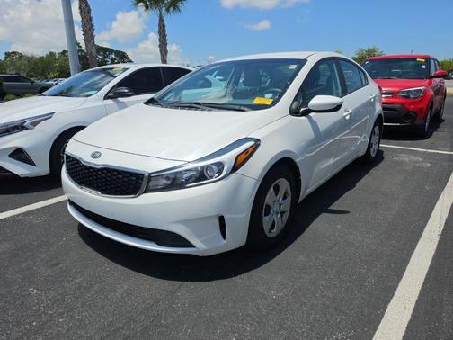 Snow White Pearl 2017 Kia Forte LX