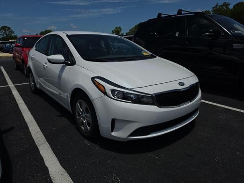 Snow White Pearl 2017 Kia Forte LX