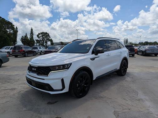 Glacial White Pearl 2023 Kia Sorento SX