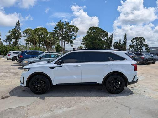 Glacial White Pearl 2023 Kia Sorento SX