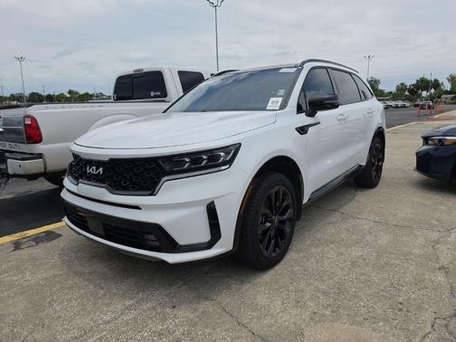 Glacial White Pearl 2023 Kia Sorento SX
